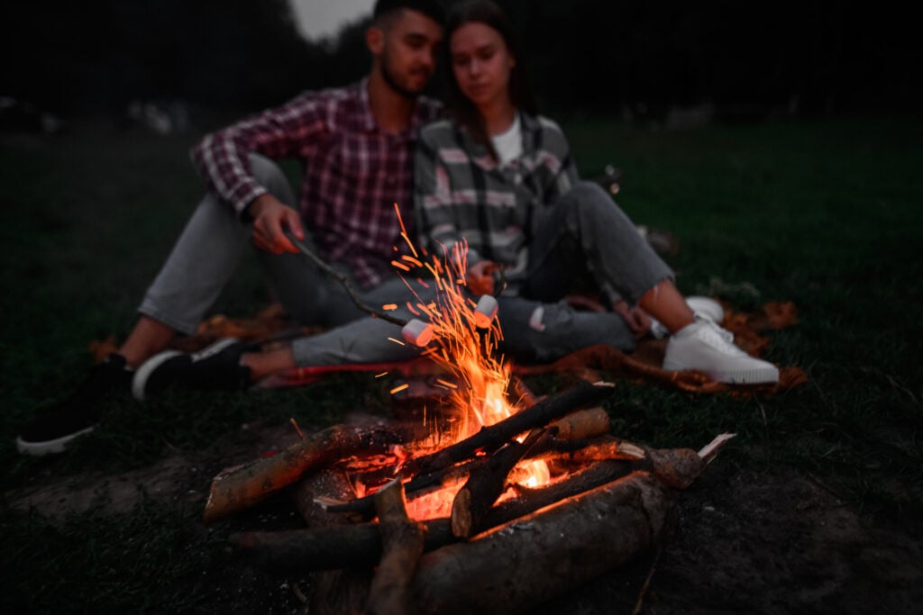 bonfire couple